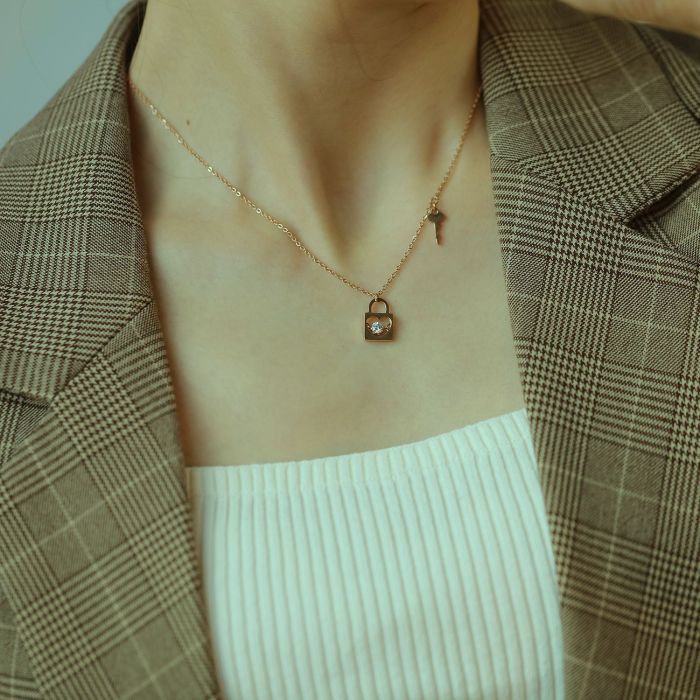 Fashion Couple Key Chain Titanium Necklace Simple Temperament Tidal Valentine's Day Gift Pendant Gb1676