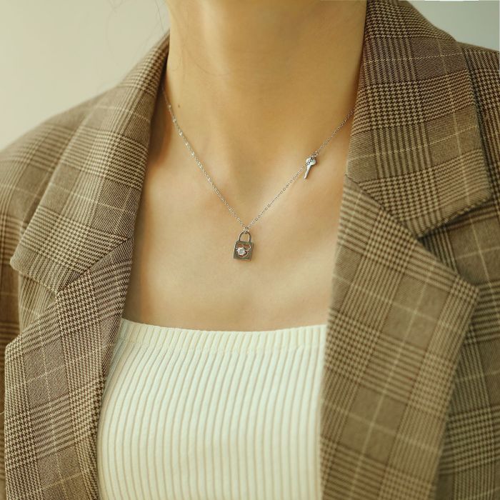 Fashion Couple Key Chain Titanium Necklace Simple Temperament Tidal Valentine's Day Gift Pendant Gb1676
