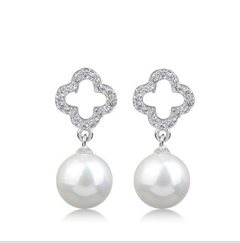 Pearl Shell Silver Earring, Korea edition fashion temperament diamond set four-leaf grass with long earrings 047