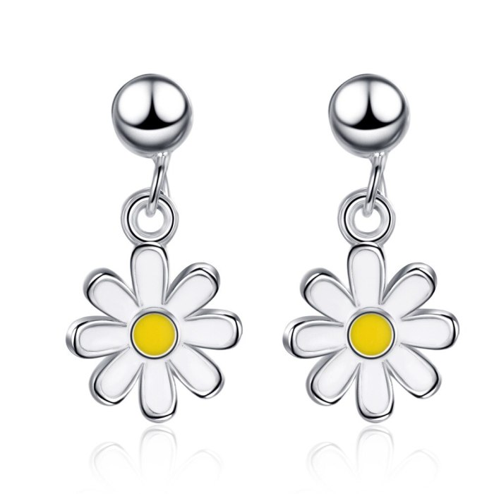 Korean Version of Summer Delicate Sunflower Small Daisy Earrings Sweet Small Short Female Earrings XzED897