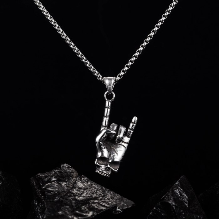 European Classic Retro Skull Finger Titanium Steel Men's Necklace Gb1836
