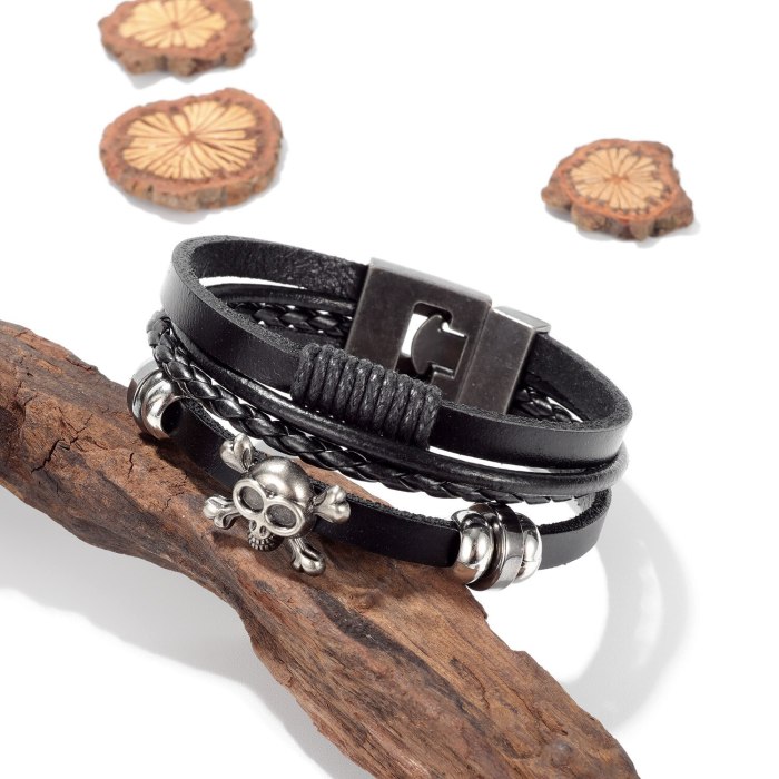 European and American Retro Fashion Men's Leather Jewelry Hand-woven Multilayer Skull Leather Bracelet Gb1413