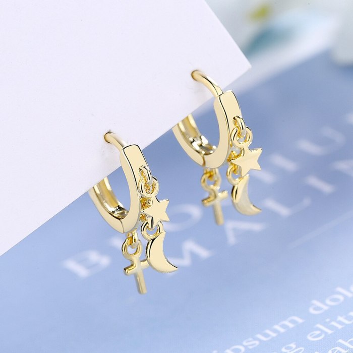 Small Star Moon Stud Earrings Female Korean Fashion Short Earrings XzEH580
