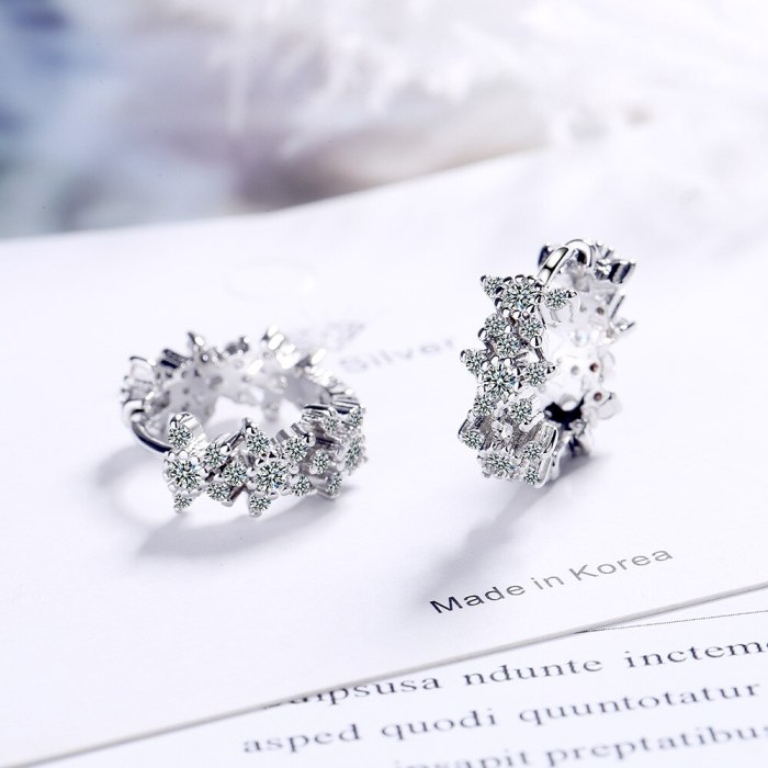 Korean Simple Versatile 3D Zirconium Inlaid Lovely Plum Blossom Earrings Flower Earrings Ear Buckle Earrings Female Xzh592