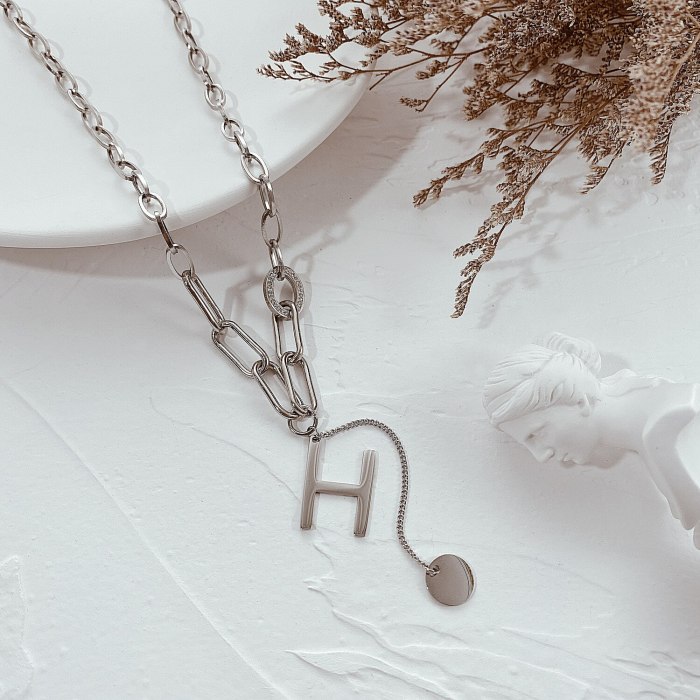 Korean Style Tassel Round Pendant Retro Design Letter H Titanium Steel Necklace Autumn Winter Sweater Chain Gb1860