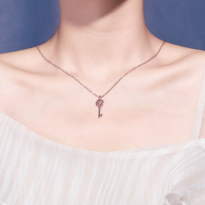 Korean S925 Sterling Silver Key Necklace Female Temperament Four-leaf Flower Clavicle Chain Pendant MlA1948