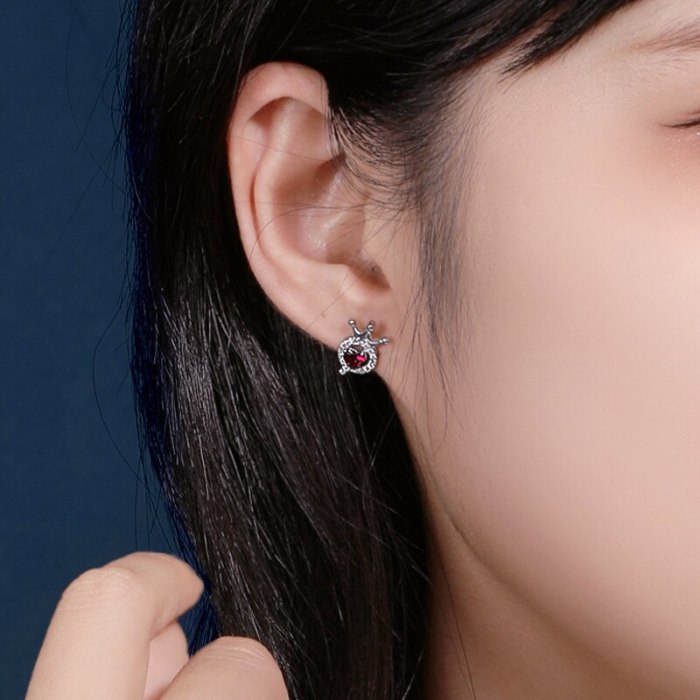 S925 Sterling Silver Crown Earrings Female Korean Fashion Letter Q Red Love Stud Earrings Mle2204