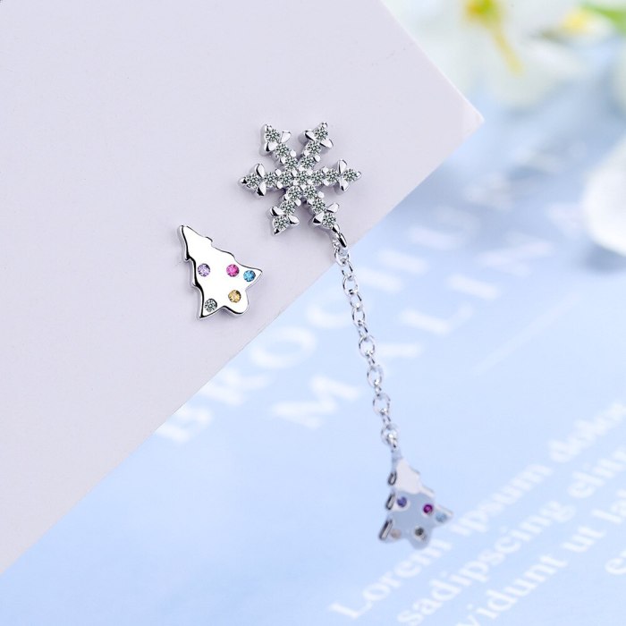 Asymmetric Earrings Female Korean Version of Small Fresh and Diamond Snowflake Long Christmas Tree Sweet Ear Jewelry XzED902