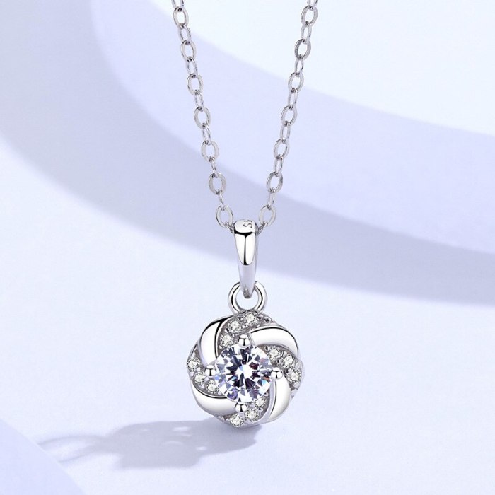 S925 Sterling Silver Jewelry Classic Zircon Pendant Female Necklace Rotating Four-leaf Flower Pendant MlA1812