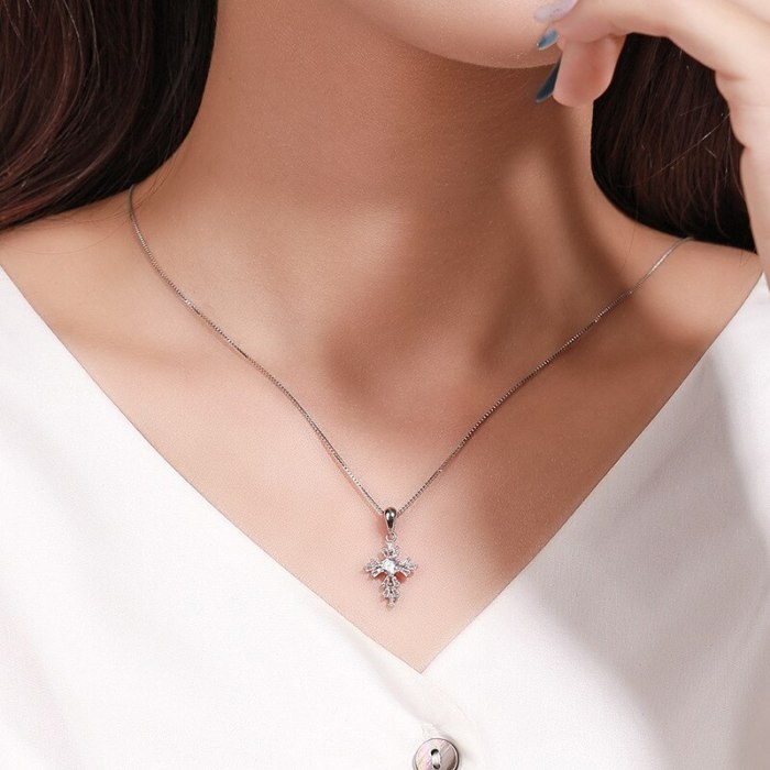 S925 Sterling Silver Cross Necklace Pendant Female Fashion European and American Fashion Pendant Silver Mla1824