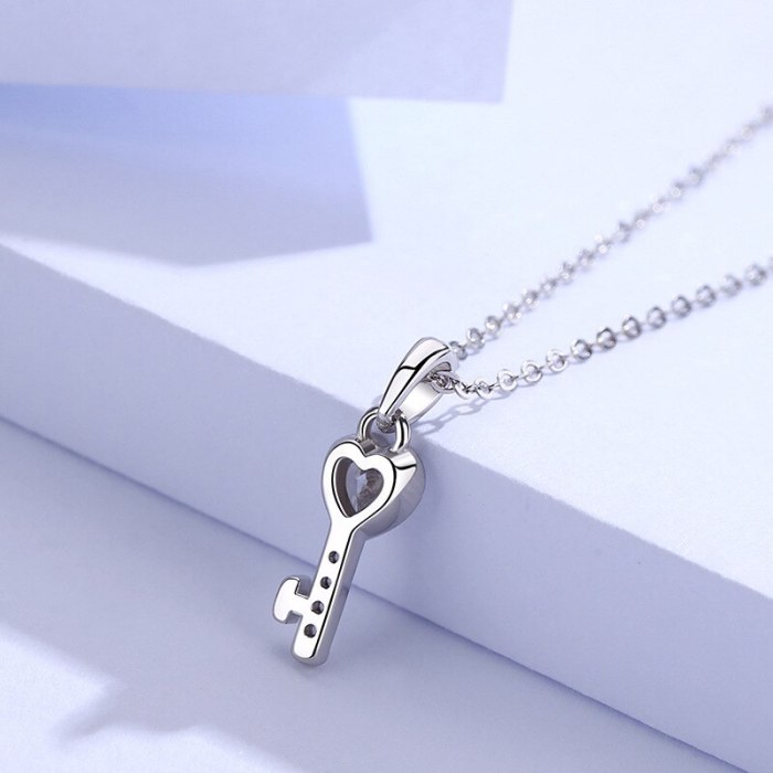 S925 Pure Silver Jewelry Japanese Korean Version Heart-shaped Key Necklace Creative Love Pendant MlA1815