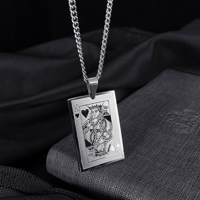 European and American Retro Trend Poker Pendant Men's Hip-hop Stainless Steel Design King Couple Necklace Gb1879