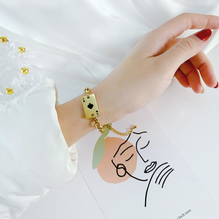 Korean Temperament All-match Gift Simple Fashion Personality Peach Heart Playing Card Titanium Steel Bracelet Female Gb1138