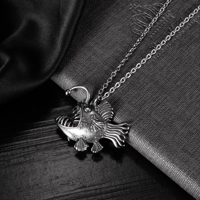 2021new European and American Style Street Hip Hop Classic Retro Men's Stainless Steel Fish Necklace Gb1938