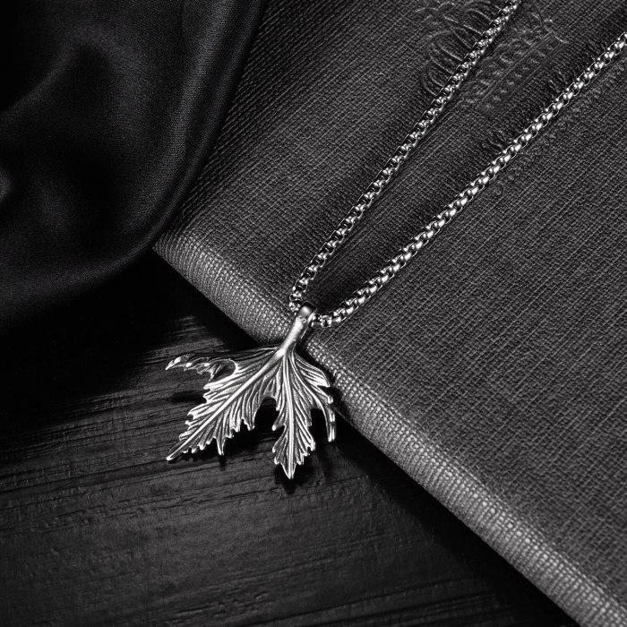 New Classic Maple Leaf Titanium Steel Pendant Retro Trendy Versatile Men's Stainless Steel Necklace Gb1939