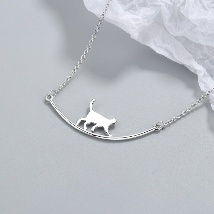 Simple Elegant Glossy Curved Smile Cat Jungle Gym Short Necklace Women's Clavicle Chain Pendant XzDZ542