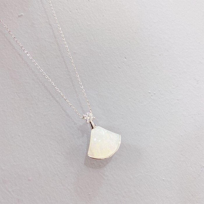 Fan-Shaped Small Skirt Necklace Female White Shell Clavicle Chain Pendant Female Necklace Jewelry Wholesale