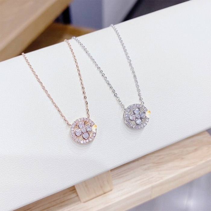 Japanese and Korean Fashion Elegant Zircon Clover Necklace round Women's Clavicle Chain Ornament Petal Necklace