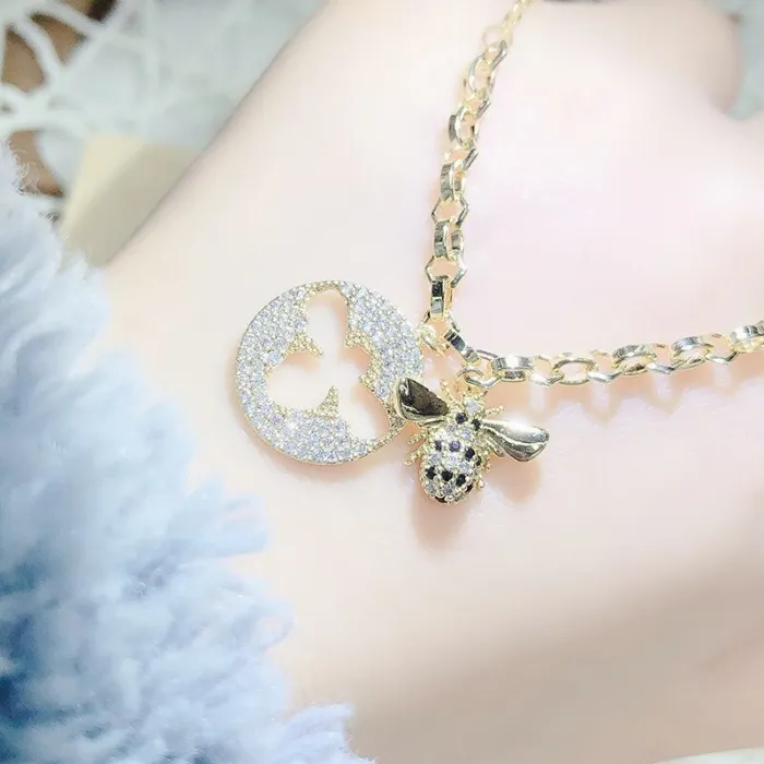 New Necklace Cute Bee Invisible Magnetic Snap Pendant Fashion Micro Inlaid Zircon Ornament