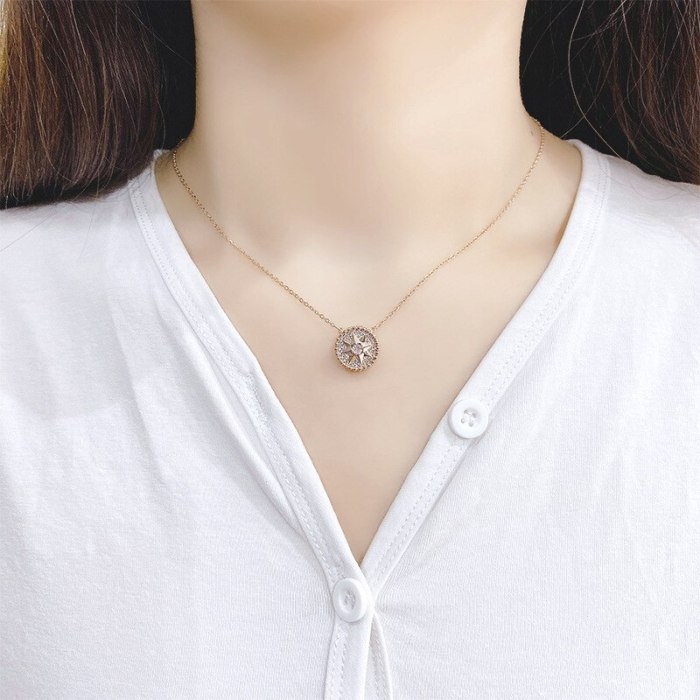 New Rotatable Compass Necklace Fashion Eight Awn Star Pendant Female Clavicle Chain Pendant Ornament