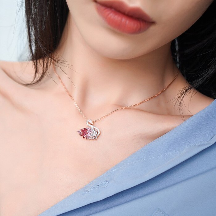 Black Swan Simple All-Match Necklace New Korean Girl Pendant Gradient Swan Clavicle Chain Necklace Wholesale