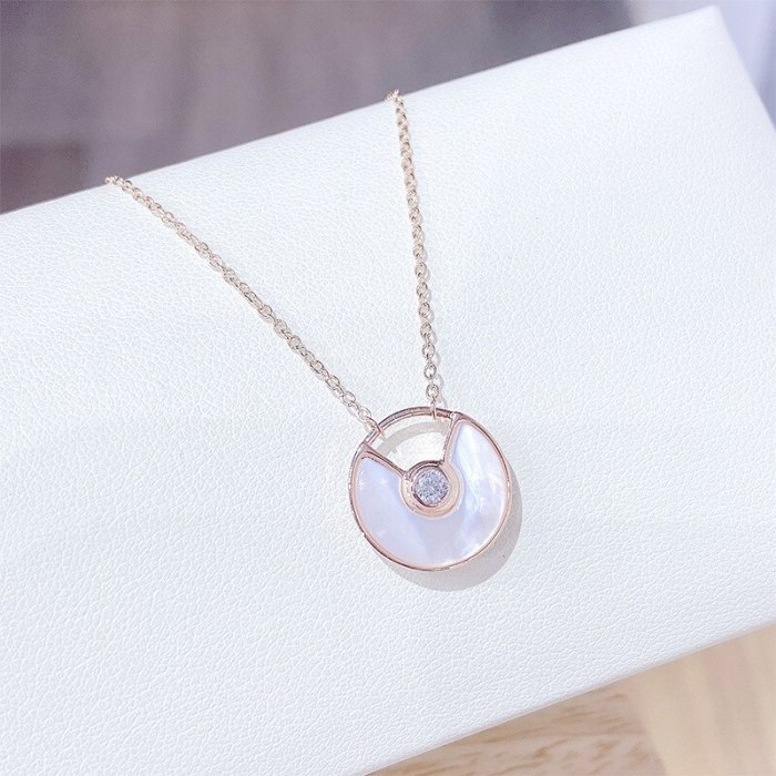 Korean Style Fashion Necklace Women's Simple Elegant White Shell Pendant Clavicle Chain Jewelry Wholesale