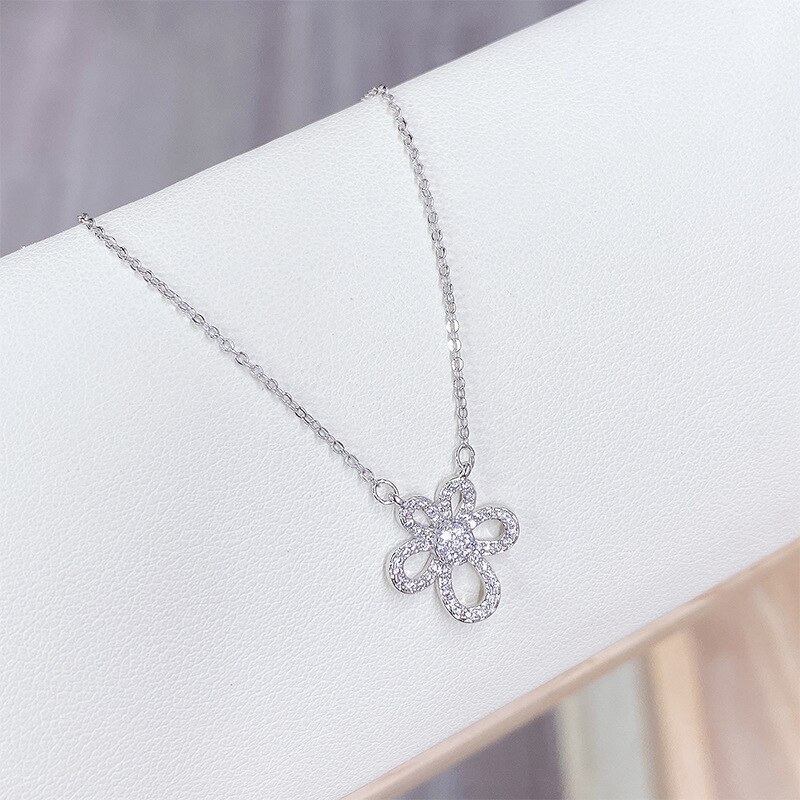 New Little Flower Diamond Necklace Clavicle Chain Female Fashion Ins Petal Pendant Ornament