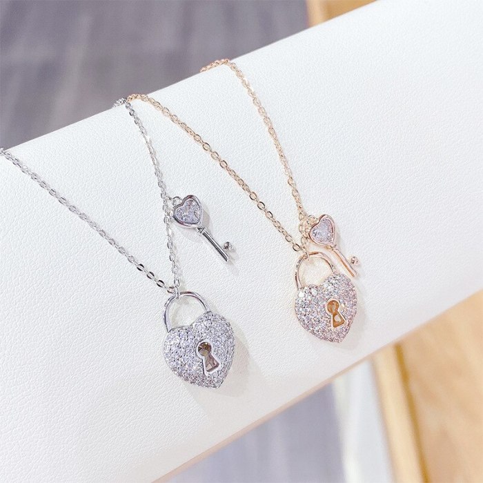 Peach Heart Lock Key Necklace European Style Fashionable Elegant Exaggerated Women's Clavicle Chain Pendant Necklace Wholesale