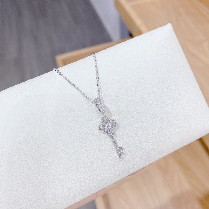 Mori Style Fresh Key Girls' Necklace Japanese and Korean New All-Match Diamond-Inlaid Clavicle Chain Pendant Necklace Wholesale