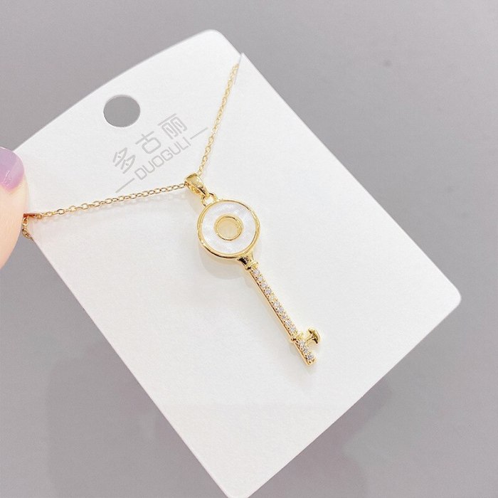 Japanese and Korean Simple Key Necklace Female Clavicle Chain Fashion Ornament Shell Pendant Ornament Wholesale