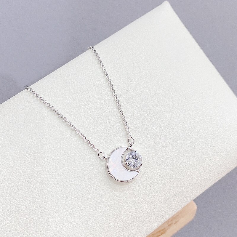 Vintage Zircon Shell Moon Pendant Necklace Female White Moonlight Simple Gentle Temperament Clavicle Chain Necklace