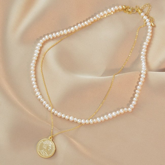 Korean Style Avatar Necklace Female Personality round Coin Pendant Clavicle Chain Queen Letter Pearl Necklace