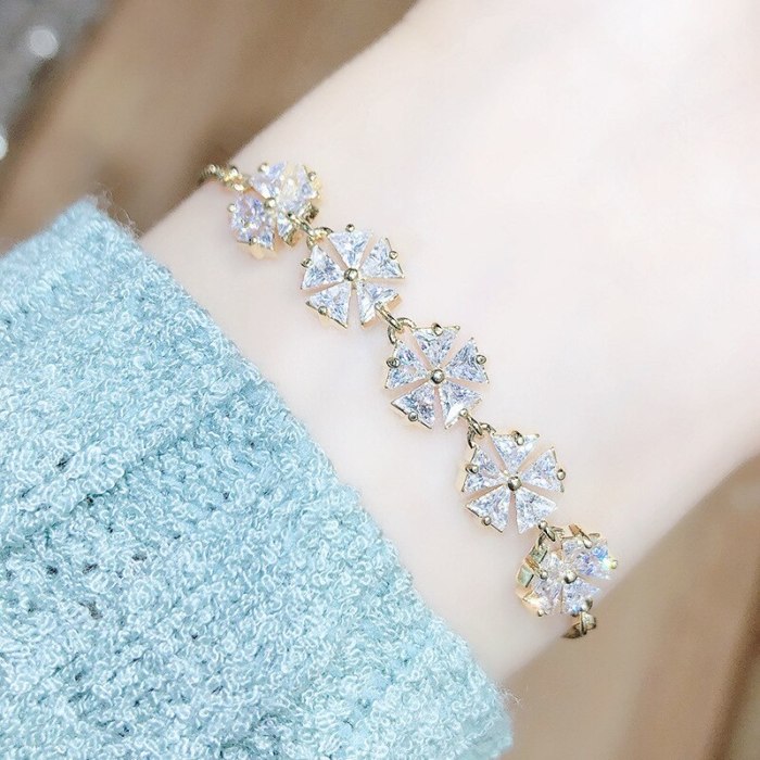 Korean Fashion 3A Zircon Bracelet Inlaid Pull Adjustable Size Female Bracelet Wholesale Bracelet Jewelry