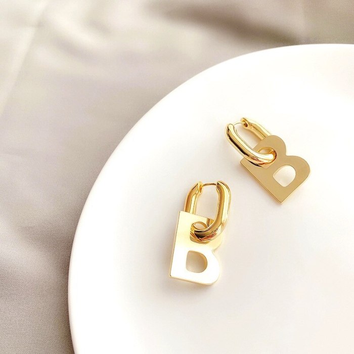 European and American Metal B Alphabet Letter Earrings Women's New Personalized Simple Cold Style Ear Studs Fashion Earrings