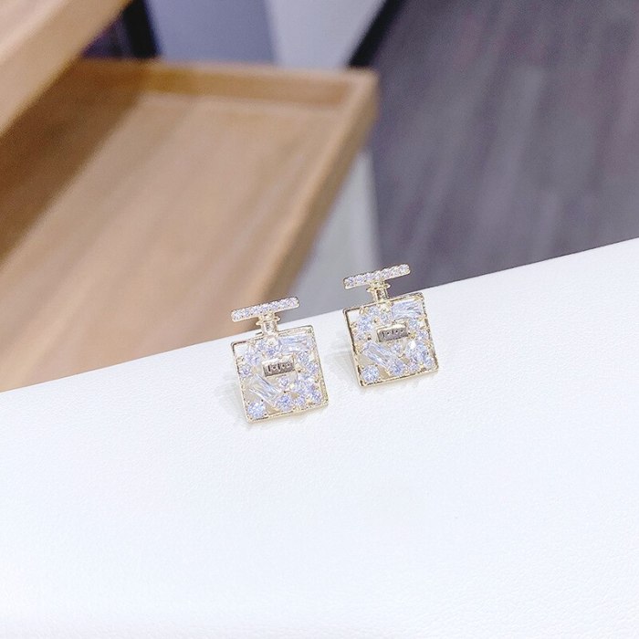 Fashion Design Micro Zircon-Encrusted Stud Earrings 925 Silver Needle Graceful and Petite Perfume Bottle Earrings Earrings