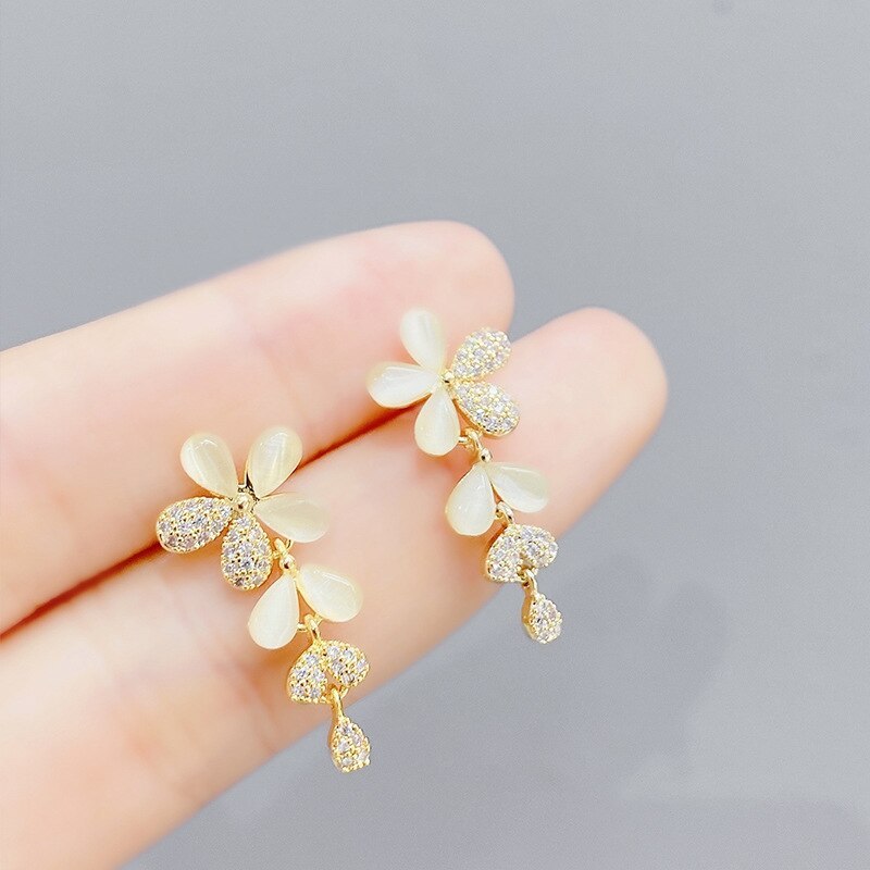 French Style High-Grade Opal Petal Stud Earrings Female Fashion Temperament S925 Silver Needle Earrings