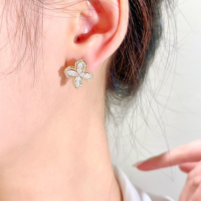 S925 Silver Needle Rotating Four-Leaf Flower Stud Earrings Micro Inlaid Zircon Elegant All-Match Flower Earrings Jewelry