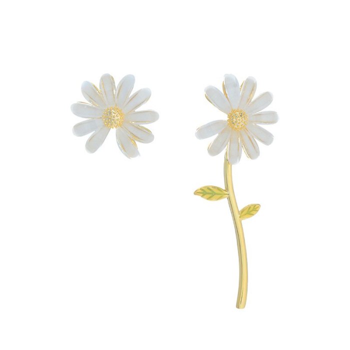 European and American Style 925 Silver Needle Daisy Stud Earrings Asymmetric Flower Earrings Three-Dimensional Flower Earrings