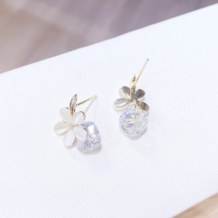 Beautiful Flowers Elegant Zircon Stud Earrings Simple Personality Opal Petal Earrings Earrings Ear Studs Sterling Silver Needle