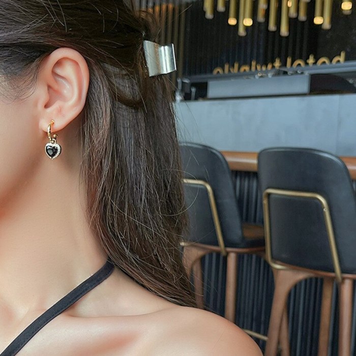 European Personalized Heart-Shaped Women's Stud Earrings Ins Fashion Jewelry Black Peach Heart S925 Silver Needle Earrings