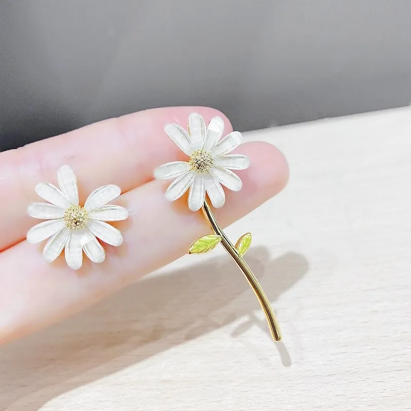 European and American Style 925 Silver Needle Daisy Stud Earrings Asymmetric Flower Earrings Three-Dimensional Flower Earrings