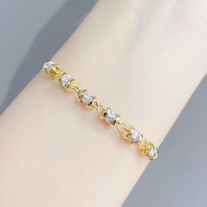 New Personalized Fashion Bracelet Female Micro Inlaid Zircon Light Luxury Bracelet Student Jewelry