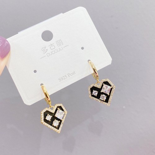 Korean Fashion Simple Micro Inlaid Zircon Stereo Peach Heart Earrings Special-Interest Design Temperament Ear Clip Women
