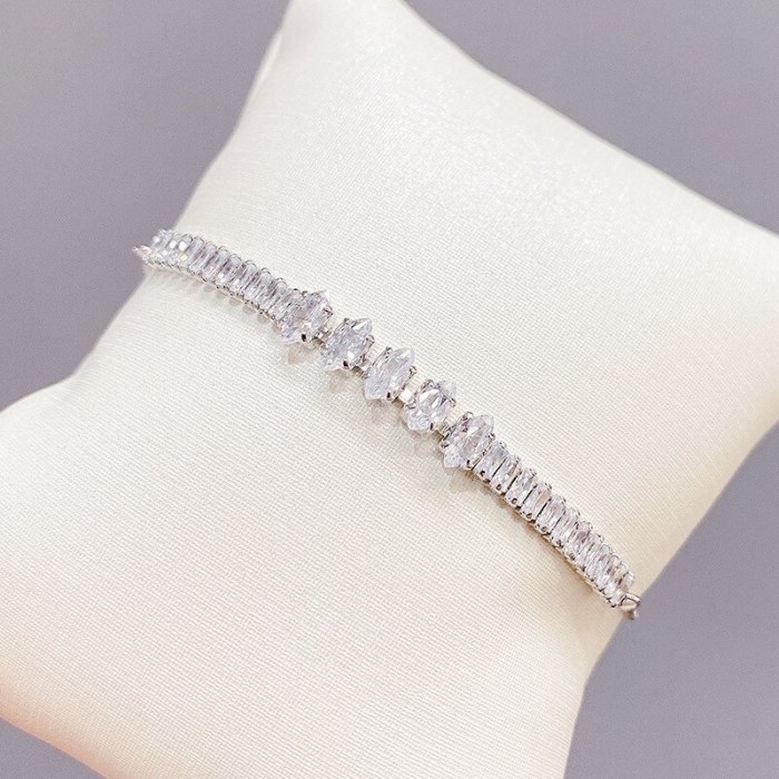 Best Seller in Europe and America New Fashion Micro Inlaid Zircon Bracelet Simple Pull Adjustable round Claw Chain Bracelet