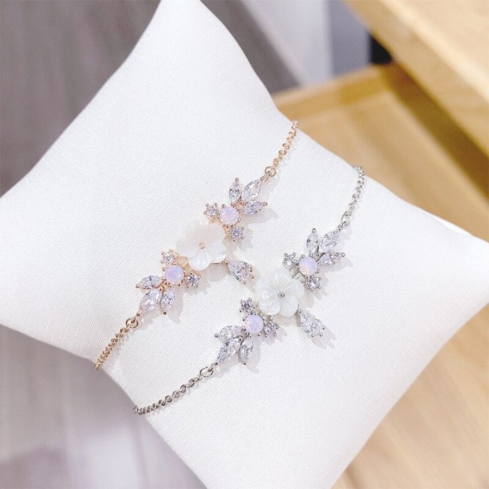 Korean Bracelet Fashion Petals Bracelet Fashion Design Women's Bracelet Ornament