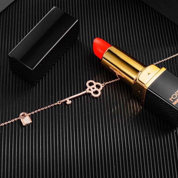 Fashion Elegant Key Lock Niche Jewelry Japanese and Korean New Girls' Bracelet Small Jewelry Wholesale