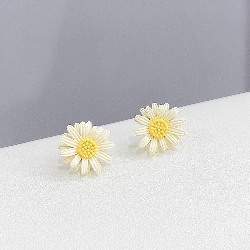 Korean Style Sterling Silver Needle Daisy Stud Earrings Simple Cute Flower Earrings Earrings