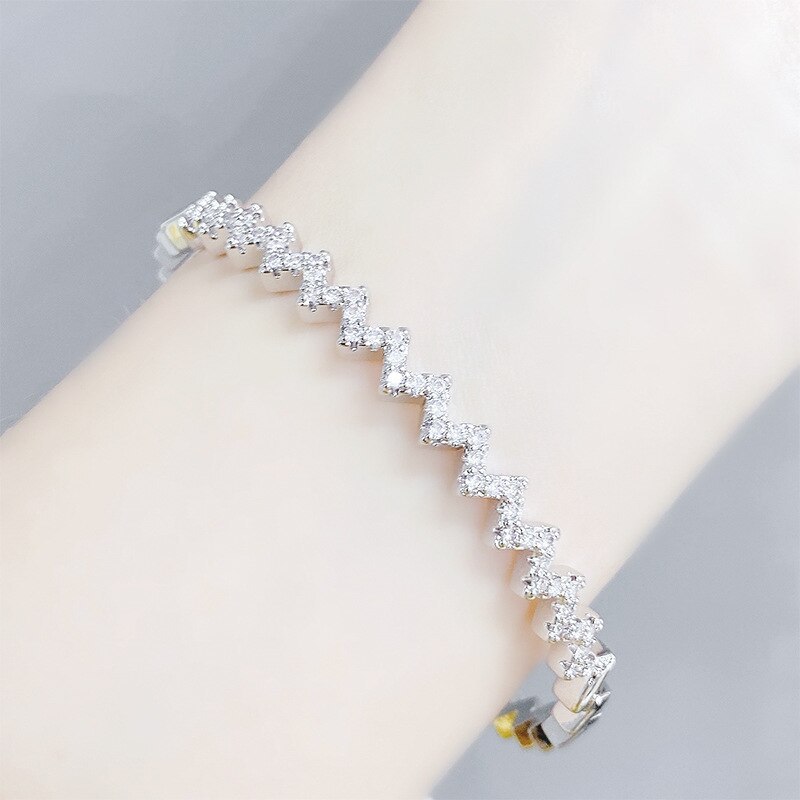 New Graceful and Fashionable Micro Inlaid Zircon Bracelet Female Geometric Flow Adjustable Draw Bracelet Female Accessories