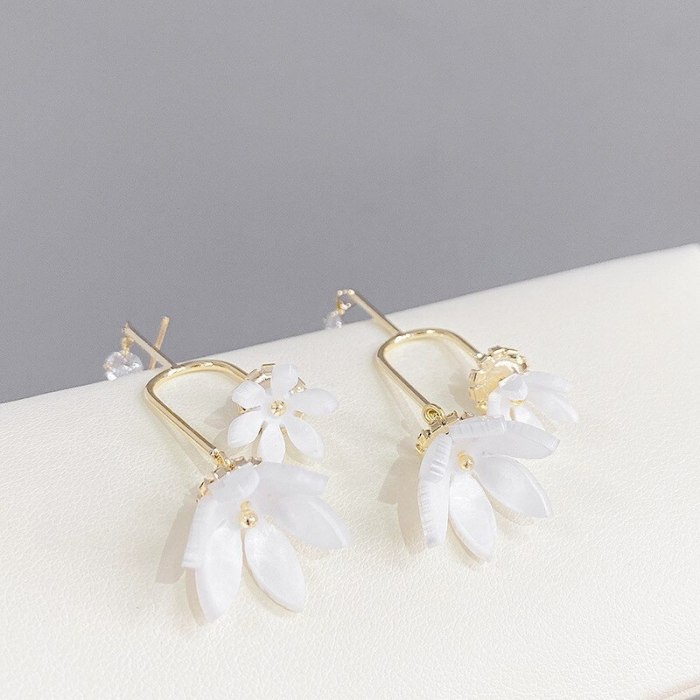 European and American Fashion Long Style Petals Earrings Female Design Earrings Personalized and Exaggerated Earrings