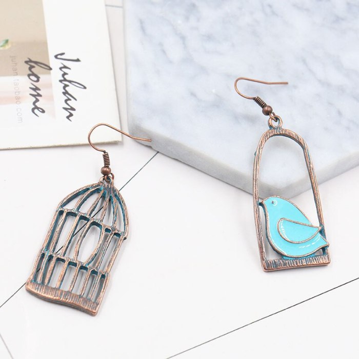 Personalized Fashion Alloy Pendant Earrings Hollow Cage Bird Asymmetric Earrings Female Creative Ornament